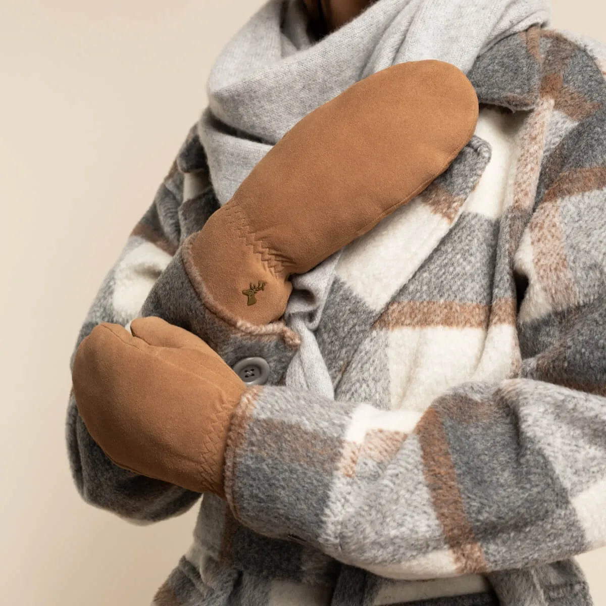 Hailey (camel) - suede goatskin mittens with luxurious sheep fur lining