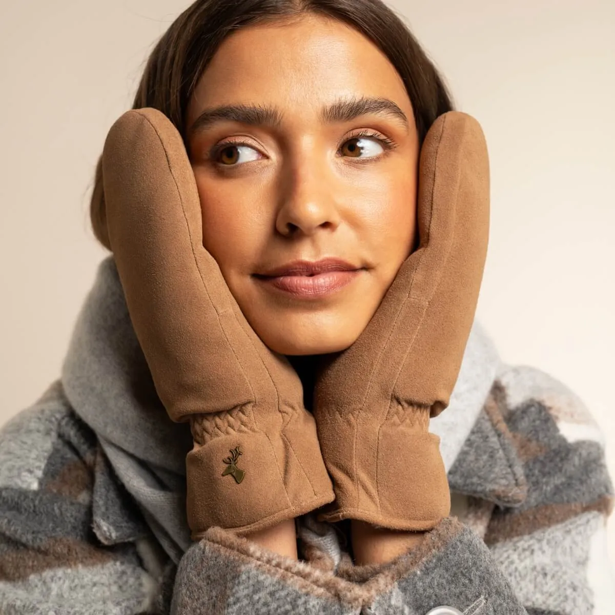 Hailey (camel) - suede goatskin mittens with luxurious sheep fur lining